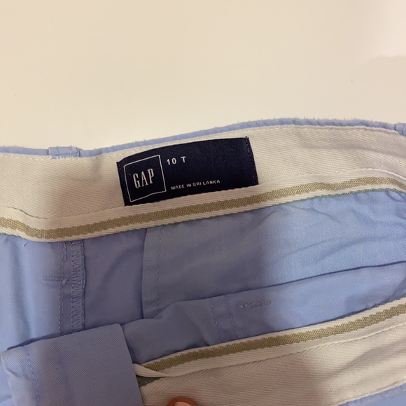 Gap Shorts - Picture 3 of 4